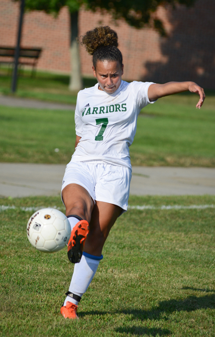 Fontes’ Hat Trick Leads Women’s Soccer To 6-0 Victory