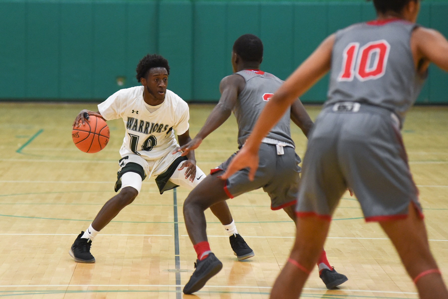 Men’s Basketball Overcomes 19-Point Deficit to Defeat Roxbury, 64-60